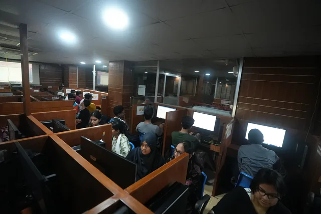 The computer lab part way through a session